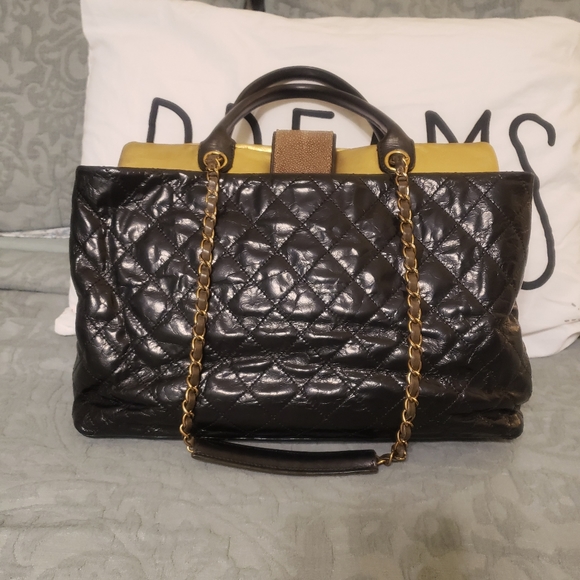 CHANEL Paris-Bombay Stingray Tote - Picture 11 of 17